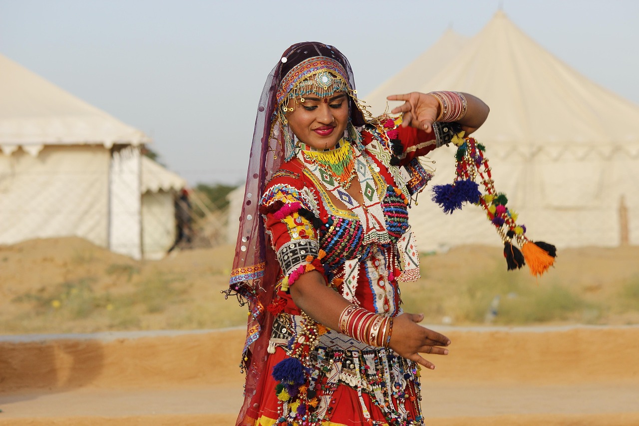 Kabelia Dancer performing in red saree - TMM