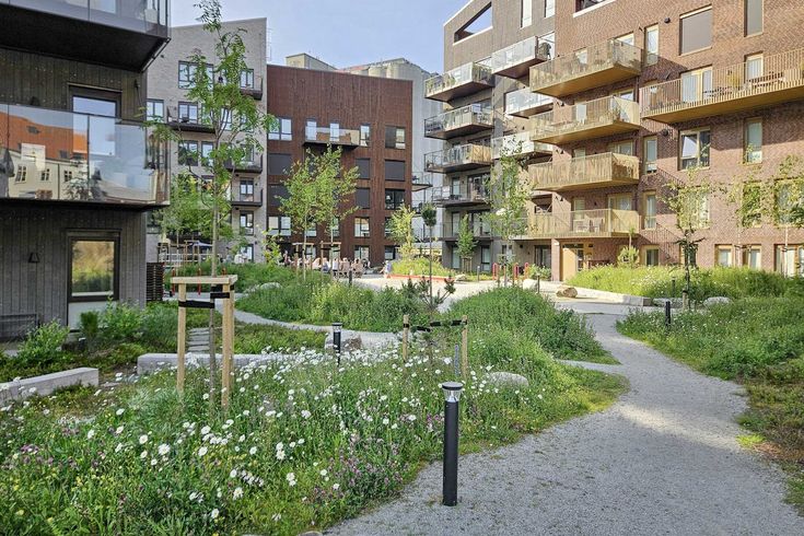 Weaving greenery in city