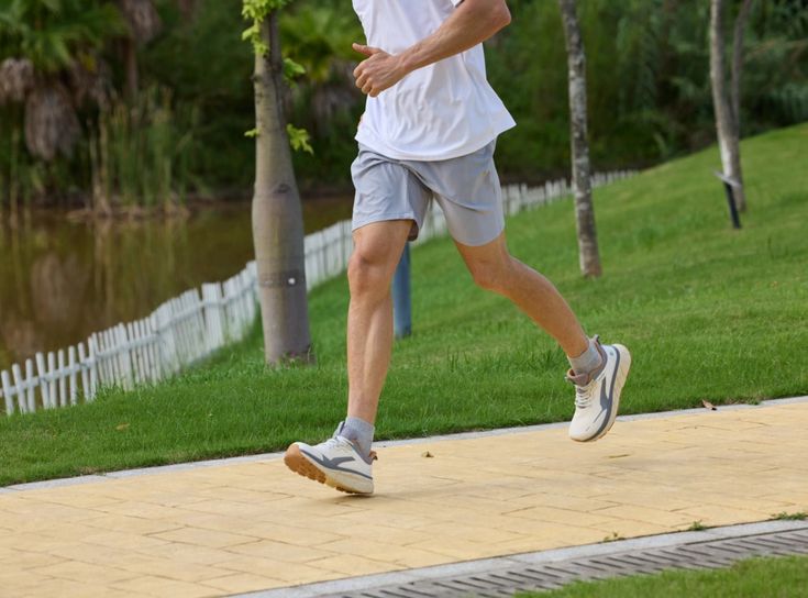Your Daily Guide: How to pick the right pair of running shoes